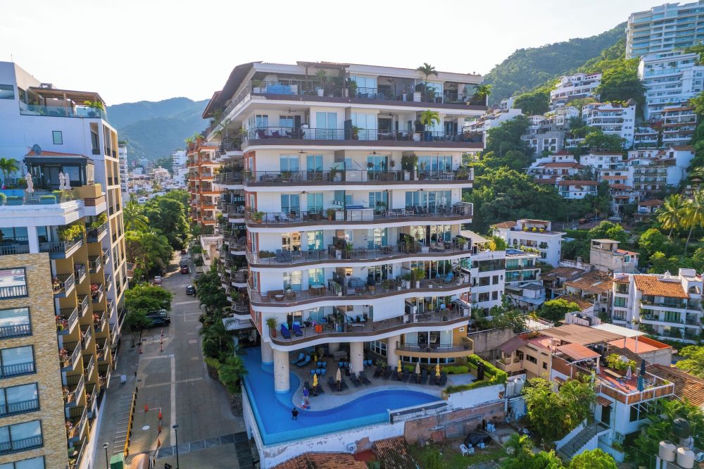 Pinnacle Resorts 180 Over view