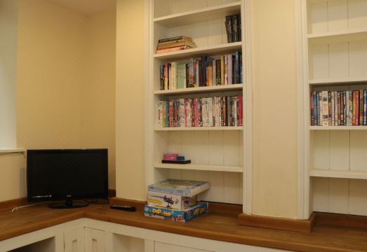 Apartment 6 Hotel Overview