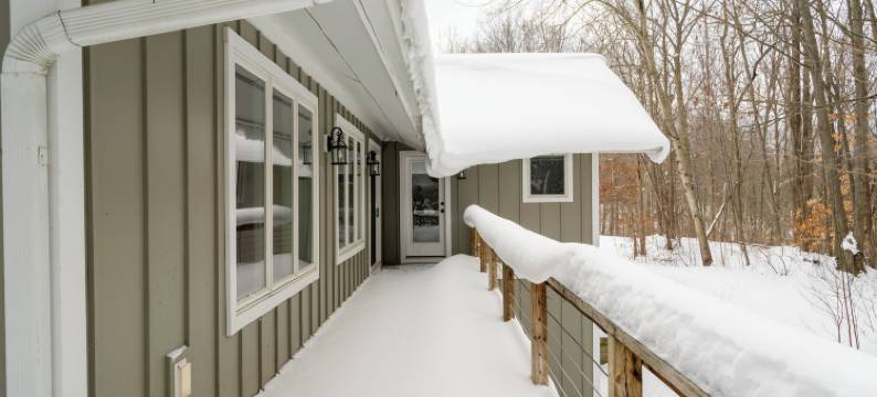 河木：南港避难所，占地10英亩(Riverwood South Haven Retreat on 10 Acres)图片