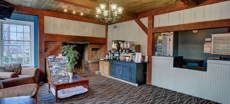 克罗尼尔汽车旅馆及水疗中心(Colonial Motel and Spa)图片