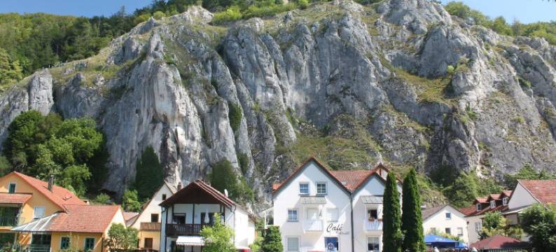 阿尔特米尔咖啡馆，克里姆希尔德宾馆度假公寓，临水而居(Cafe Altmühl, Ferienwohnungen Gästehaus Krimhilde Direkt am Wasser)图片