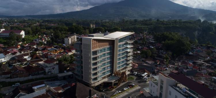 布吉廷吉圣卡酒店(Hotel Santika Bukittinggi)图片