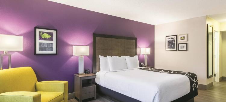 维吉尼亚海滩拉昆塔温德姆套房酒店(La Quinta Inn & Suites by Wyndham Virginia Beach)图片