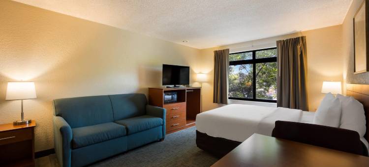 库勒城郊区的工作室(Suburban Studios Canon City)图片