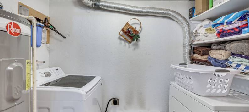 山坡藏身处：温暖舒适的露台湖小木屋(Hillside Hideaway Warm and Cozy Terrace Lakes Cabin)图片