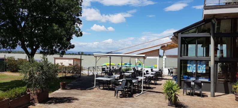 Tranquil Villa with Pool图片