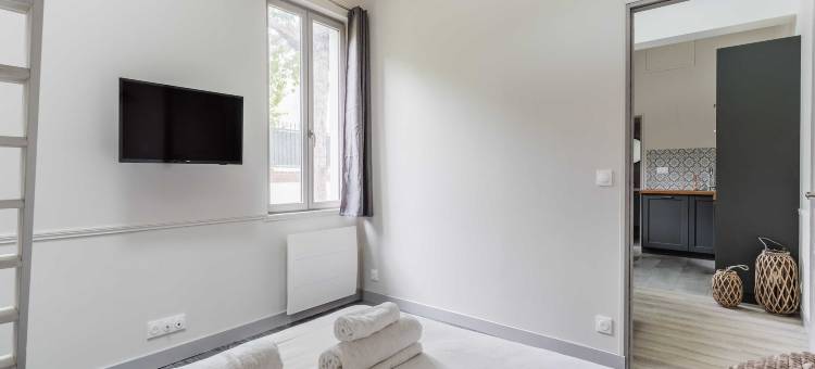 House for 18 people with cinema Place Morny图片