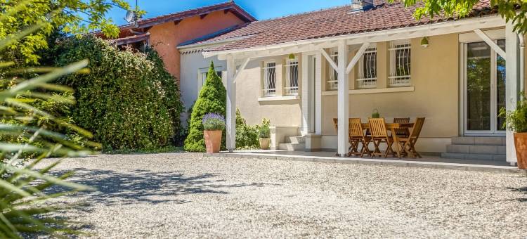 Holiday Home in Barry-d'Islemade with Pool图片