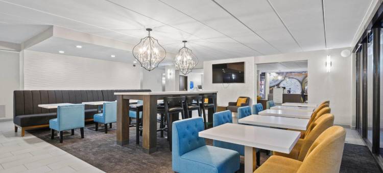 斯特布里奇拉昆塔温德姆套房酒店(La Quinta Inn & Suites by Wyndham Sturbridge)图片