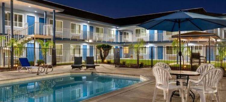 魁斯内尔温德姆速8酒店(Super 8 by Wyndham Quesnel BC)图片