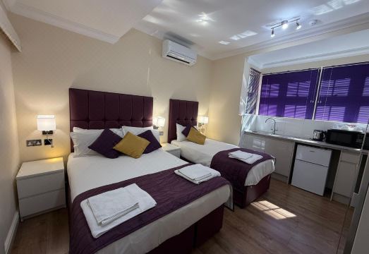 Crompton Guest House Hotel Overview