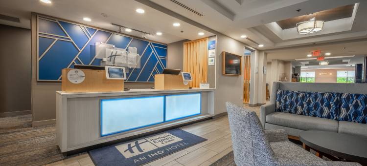 智选假日套房酒店苏黎世湖，巴林顿(Holiday Inn Express & Suites LAKE ZURICH-BARRINGTON by IHG)图片
