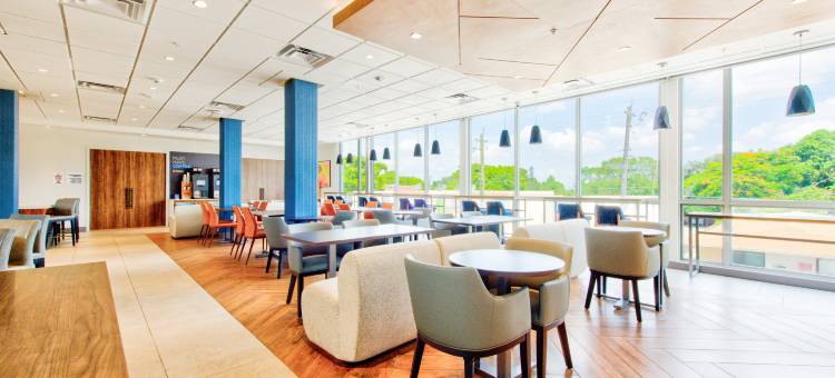 迈阿密国际机场-第36街智选假日套房酒店 洲际旗下(Holiday Inn Express & Suites MIAMI INTL AIRPORT - 36TH ST by IHG)图片