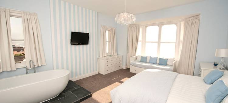 8 Bedroom Beach House, in Bournemouth and Hot Tub图片