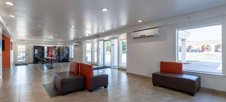 德克萨斯布赖恩 6 号开放式公寓酒店 - 大学区(Studio 6 Bryan, TX - University Area)图片