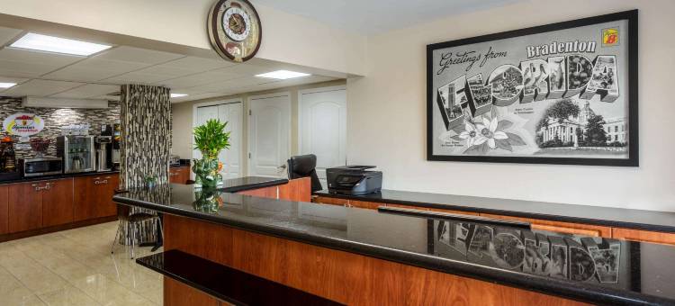 布雷登顿-萨拉索塔地区速8酒店(Super 8 by Wyndham Bradenton Sarasota Area)图片