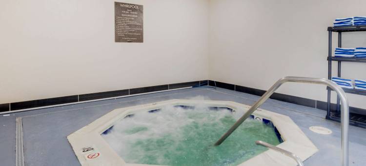 希尔斯维尔I-77舒适套房酒店(Comfort Inn & Suites Hillsville I-77)图片