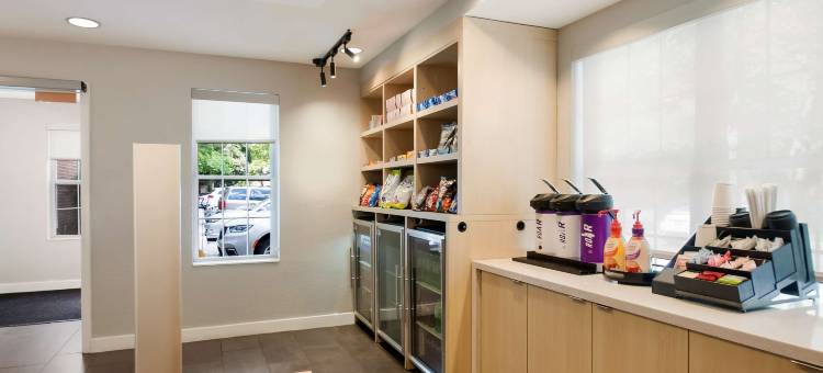 福尔斯彻奇索尼斯塔简单套房酒店(Sonesta Simply Suites Falls Church)图片