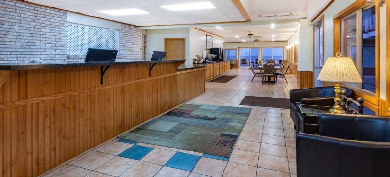 圣伊尼亚斯湖滨戴斯套房酒店(Days Inn & Suites by Wyndham St. Ignace Lakefront)图片