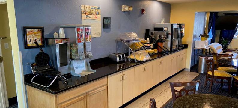 普赖尔戴斯套房酒店(Days Inn & Suites by Wyndham Pryor)图片