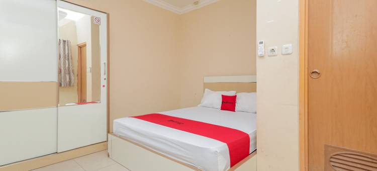 近卡雷特站红多兹伊斯兰酒店(RedDoorz Syariah Near Stasiun Karet)图片