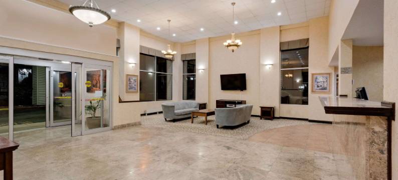 克利夫兰机场西华美达酒店(Ramada by Wyndham Cleveland Airport West)图片