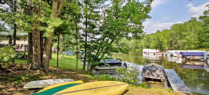 Holcombe湖畔小屋：钓鱼和雪地摩托(Holcombe Lakefront Cottage Fishing and Snowmobiling)图片
