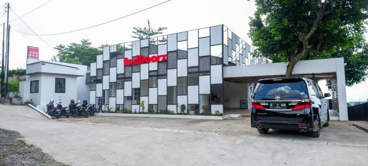 红多兹酒店-近三宝垄武吉萨里(RedDoorz Near Bukitsari Semarang)图片