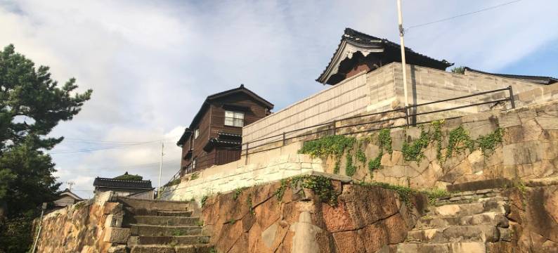 黑岛天良的出租别墅，是北前船主和水手的城镇。(Captains House Great View on Former Salt Farm)图片