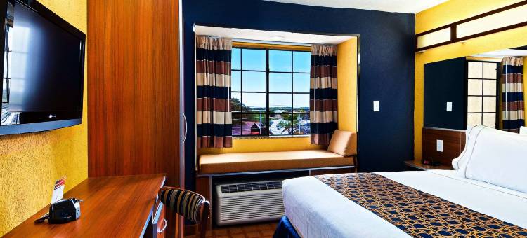 纽布朗费尔斯温德姆麦客达套房酒店(Microtel Inn & Suites by Wyndham New Braunfels)图片