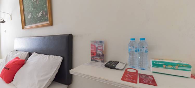 红多兹伊斯兰酒店-苏加武眉拉亚街(RedDoorz Syariah @ Jl Raya Sukabumi)图片