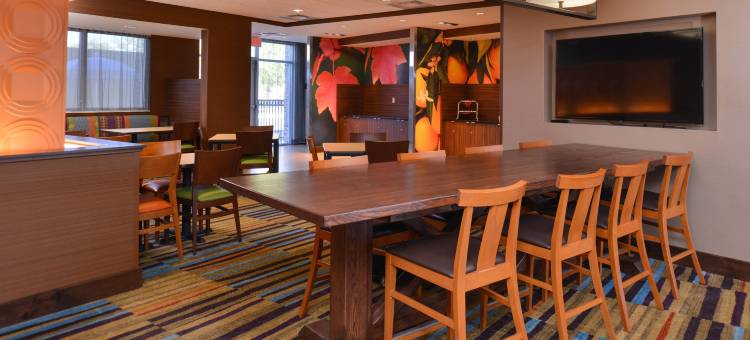 法明顿万枫酒店及套房(Fairfield Inn & Suites Farmington)图片