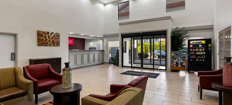 亚特兰大机场南红顶PLUS套房酒店(Red Roof Plus+ & Suites Atlanta Airport South)图片