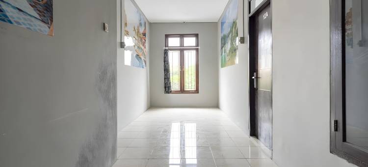 红多兹酒店@泗水耶穆尔萨利2号(RedDoorz @ Jemursari Surabaya 2)图片