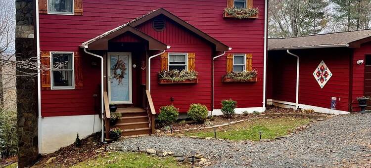芒廷温馨小屋 - 日落景观, 游戏室, 可携宠物+(Cozy Mountain Cabin - Sunsets, River Float, Game Room, Pets+)图片