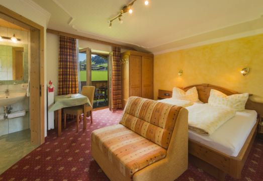 Pension Ederhof Hotel Overview