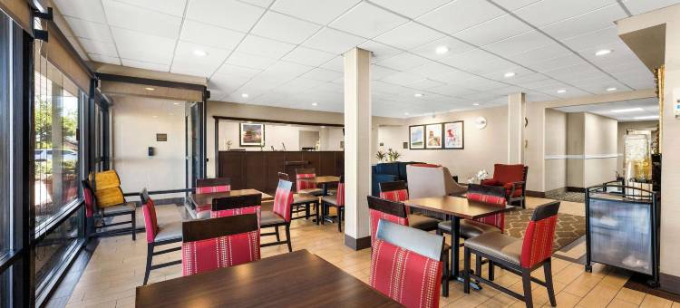 雷丁凯富酒店(SureStay Plus by Best Western Reading North)图片