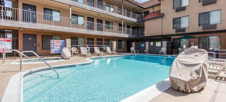 洛杉矶贝尔花园品质酒店及套房(Quality Inn & Suites Bell Gardens-Los Angeles)图片