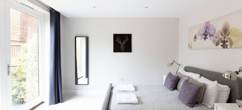 温莎市中心无暇镇房(Immaculate Central Windsor Town House with Parking)图片