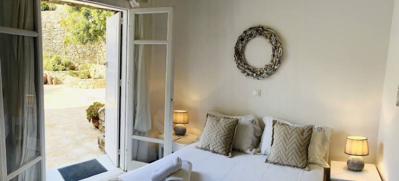 海军蓝色套房酒店(Navy Blue Suites)图片