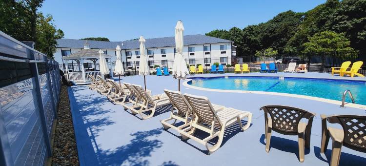 大使套房酒店(Ambassador Inn and Suites)图片