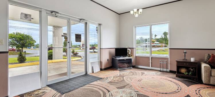 OYO格林维尔US-321公路附近的Relax inn(Relax Inn by OYO Greeneville Near Hwy US-321)图片