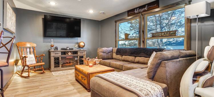 带火坑和码头：齐默尔曼湖畔小屋(Fire Pit + Dock: Lakefront Cabin in Zimmerman!)图片