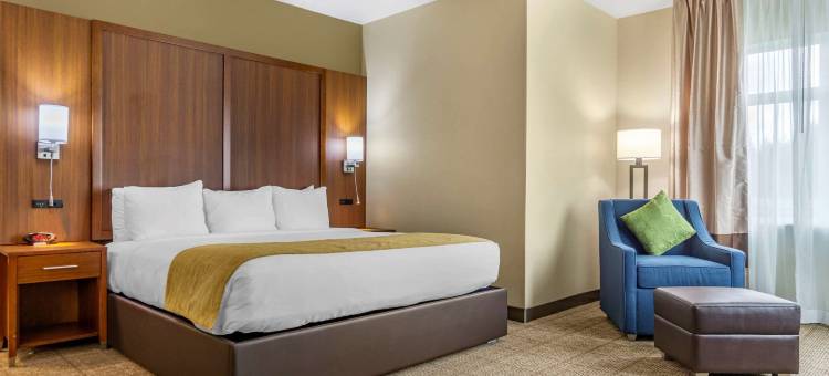 莱克伍德JBLM舒适套房酒店(Comfort Inn & Suites Lakewood by Jblm)图片