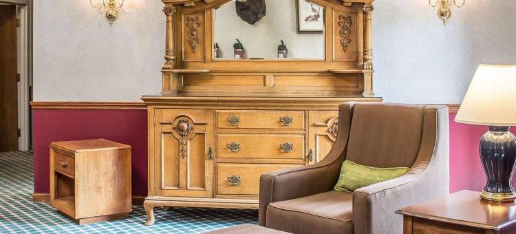 佩托斯基-哈伯斯普林斯凯艺酒店(Quality Inn Petoskey-Harbor Springs)图片