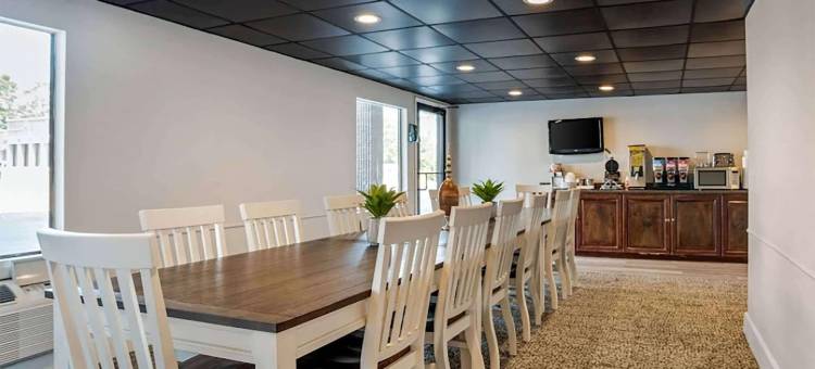 Super 8 by Wyndham Daleville/Fort Novosel图片