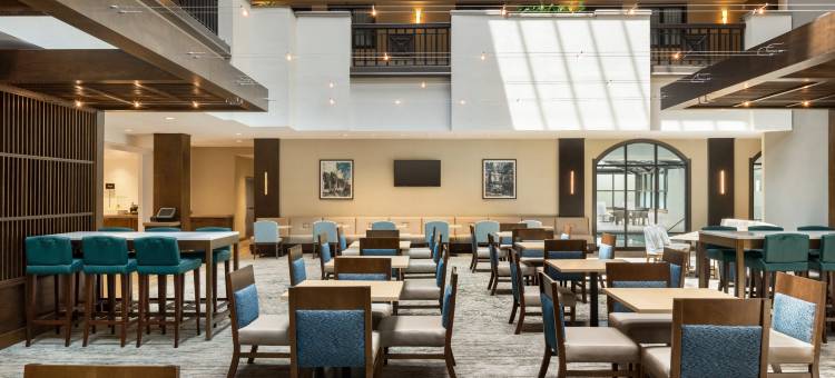 希尔顿亚特兰大阿尔普哈雷塔使馆套房酒店(Embassy Suites by Hilton Atlanta Alpharetta)图片