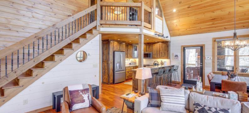 带露台和热水浴缸的豪华矿石山舱！(Luxury Mineral Bluff Cabin with Deck and Hot Tub!)图片