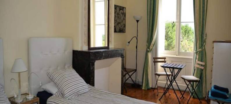 Houses & Villas for 16 People图片