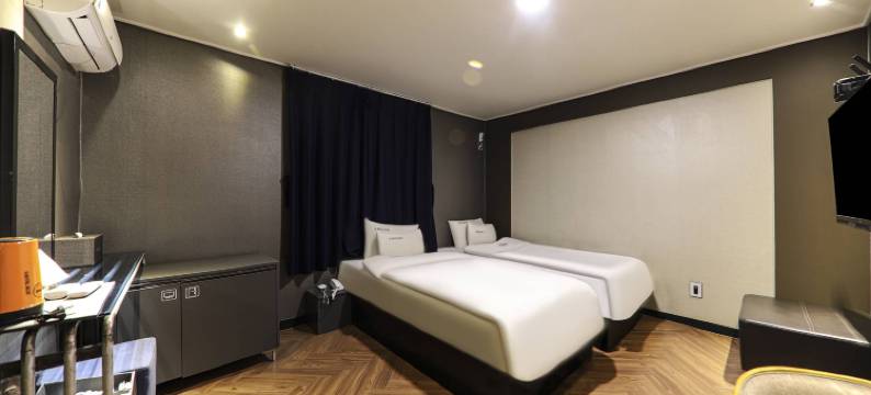 蓝色酒店(Blue Hotel)图片